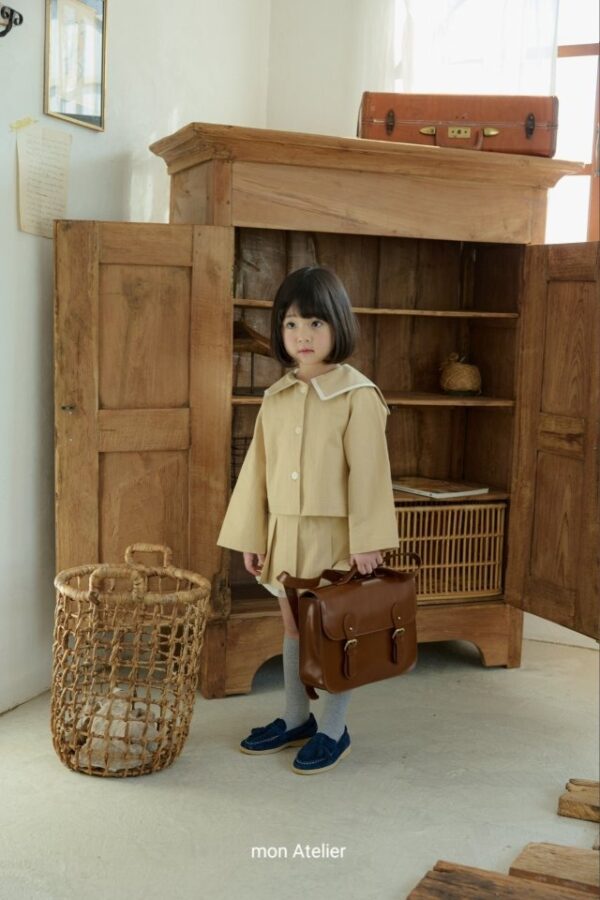 3CD2A0D0-34F1-4E2A-BEBA-DCD5DCBBB5A5 〖預購〗蔚藍漫步海軍領質感外套