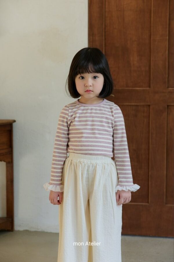 4030097A-B4A4-4ED8-AECA-409D1A48E127 〖預購〗蜜糖線條古典上衣