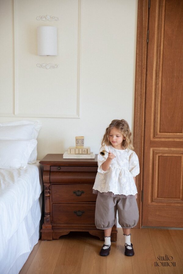 4155CA28-BA36-4F28-B13E-7521A7EE60C4_1_105_c 〖預購〗繁花序曲工藝刺繡上衣