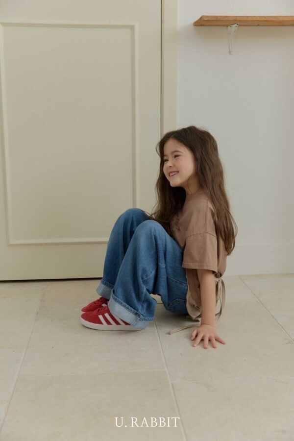 4498CFF8-717F-45E1-B846-B50633F64479 〖預購〗氧氣剪裁修身丹寧褲