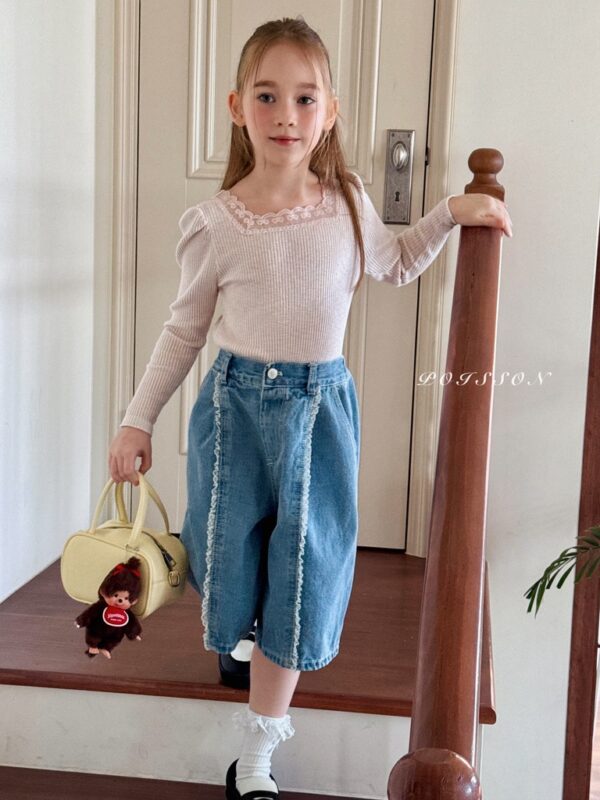 4591F69D-3445-466B-A634-6ED08ABC4999_1_105_c 〖預購〗Blanc 柔霧感蕾絲飾邊上衣