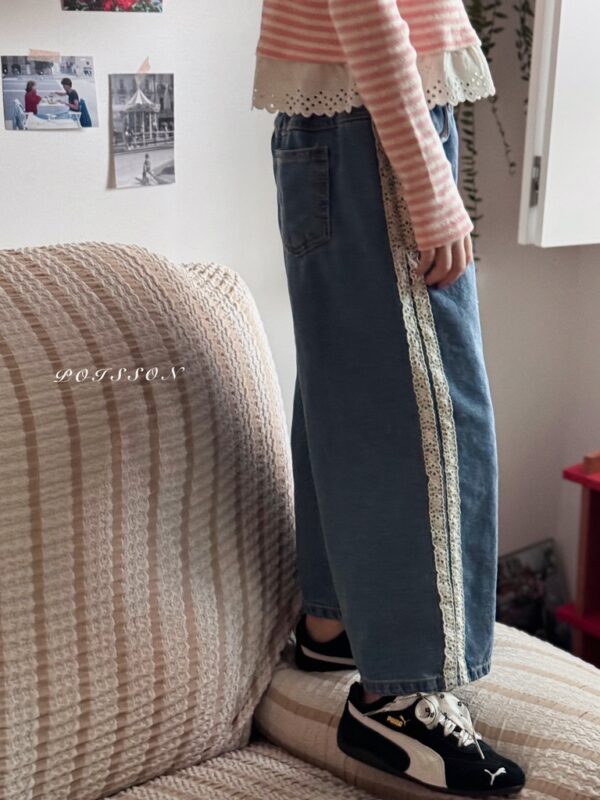 47E71EF2-19F7-458C-8836-7236922715B8_1_105_c 〖預購〗側邊蕾絲拼接質感休閒長褲