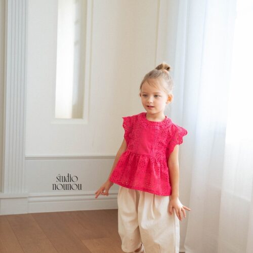 49734351-2FB2-42B4-8617-F29E155A06B5_1_105_c 〖預購〗粼粼氣泡鏤空上衣