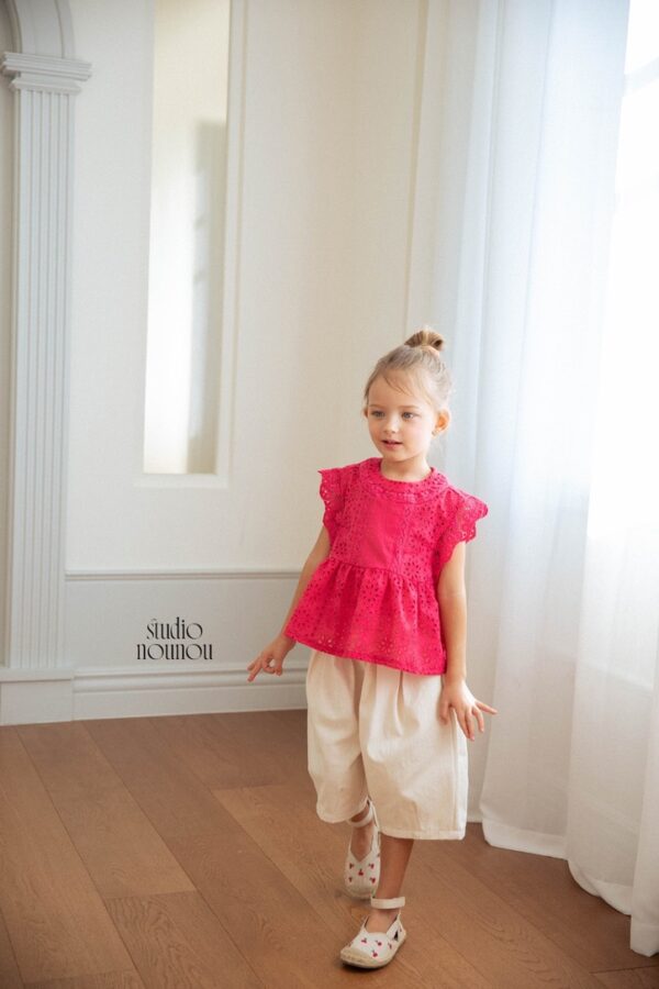 49734351-2FB2-42B4-8617-F29E155A06B5_1_105_c 〖預購〗粼粼氣泡鏤空上衣