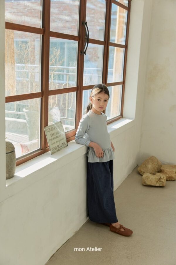 4B51B1F6-BD0C-454F-80B8-3A2D1A6866E6 〖預購〗棉糯感波浪飾邊親膚上衣