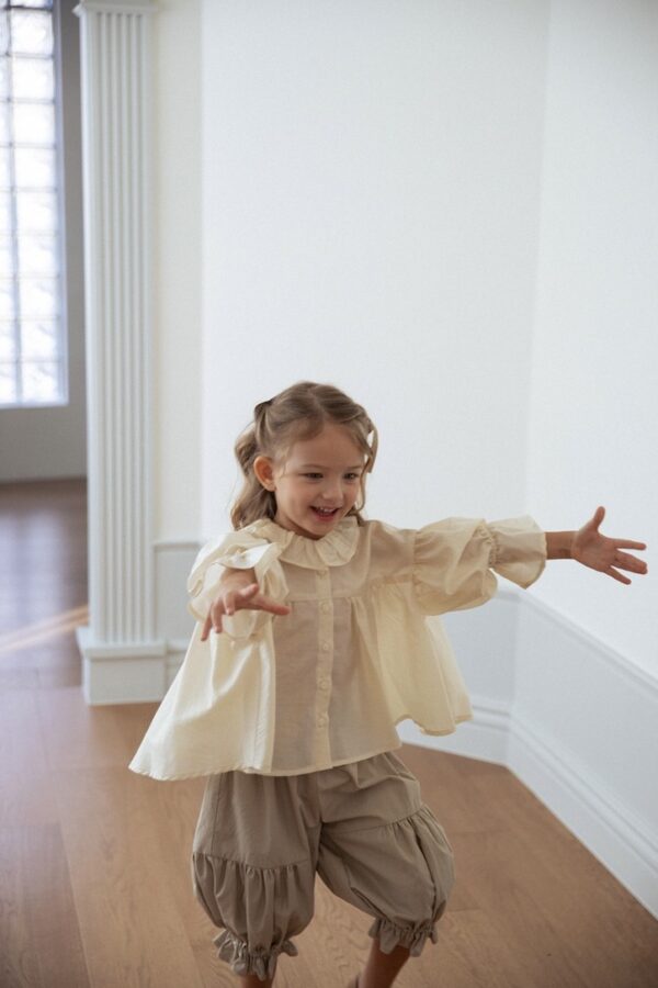 4BB314BB-02C7-4660-9A36-B3E0201C1002_1_105_c 〖預購〗透明日常光澤感上衣