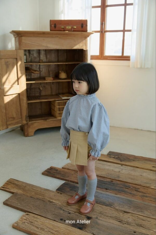 4CC69D3C-212D-4461-BE5A-1D52905F37DD 〖預購〗格紋序曲荷葉飾邊復古襯衫