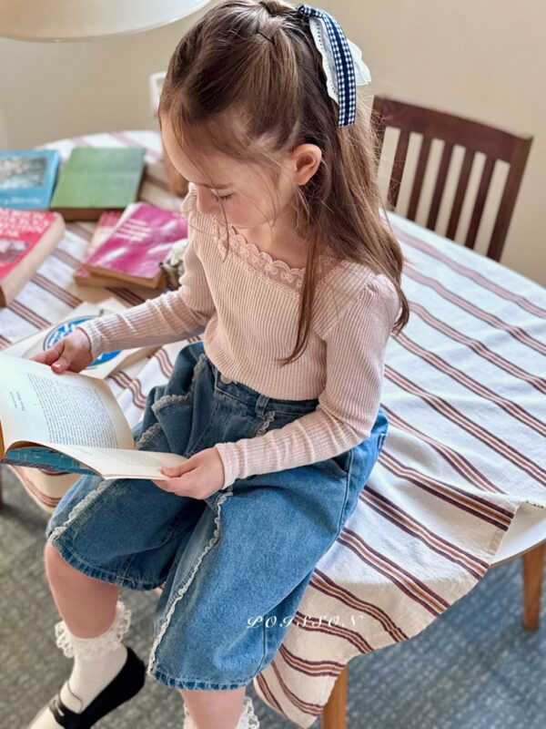 4CF6EBB7-F834-47DA-8D96-18406B4172D2_1_105_c 〖預購〗立體側線剪裁率性寬腿牛仔褲