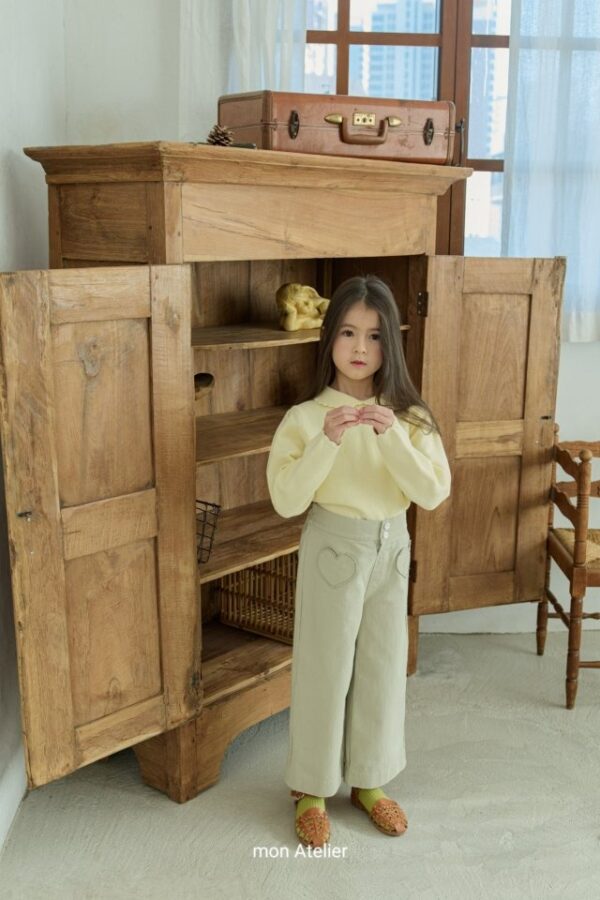 4D3069B5-3718-454A-A5AF-F92AAA1ADD77 〖預購〗愛心印記立體剪裁休閒長褲