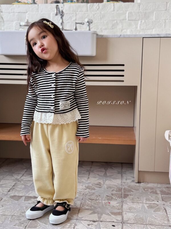 4F1EDD20-AFF7-44DB-8960-75CCDB3AF5AD_1_105_c 〖預購〗Eloi 蕾絲拼接舒柔開襟衫