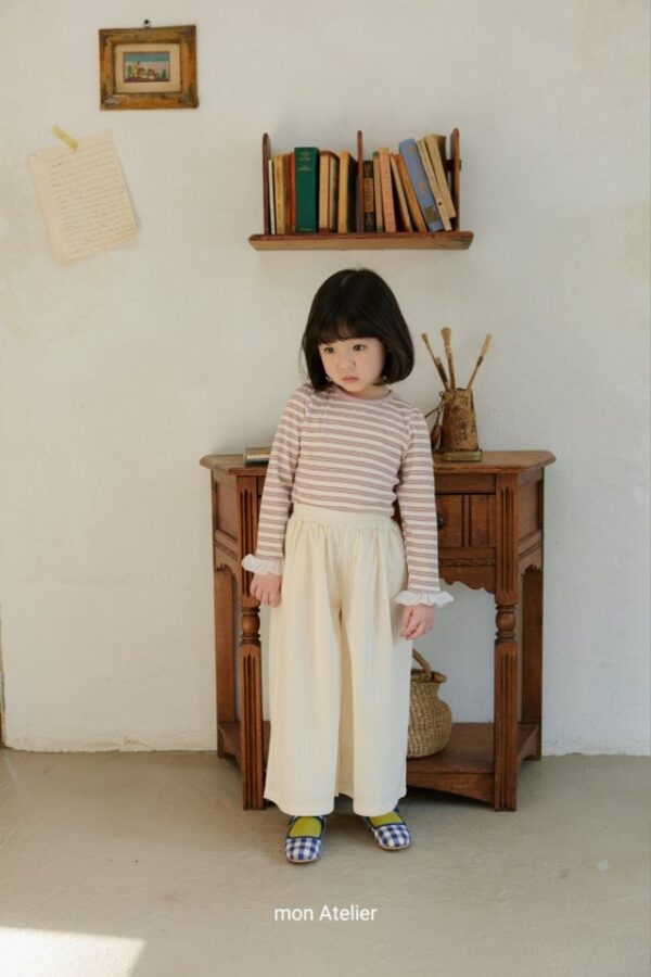 4FD46AD8-4426-4CA5-9419-BE43C8B4BB3F 〖預購〗蜜糖線條古典上衣