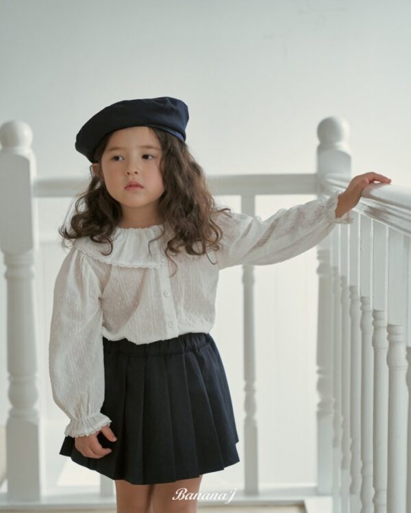 528C4D65-E827-4F54-82B5-0617A10B2620 〖預購〗清新微光翻領柔霧襯衫