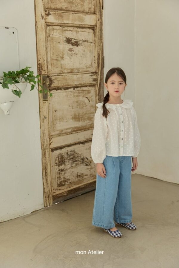 531DBBAD-94FB-4F98-8951-7AA80ED587B3 〖預購〗花漾盛綻細膩上衣