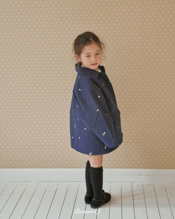 54B5897F-D1DF-4BDF-891F-70187B7BB28F 〖預購〗小精靈繁花刺繡舒柔夾克