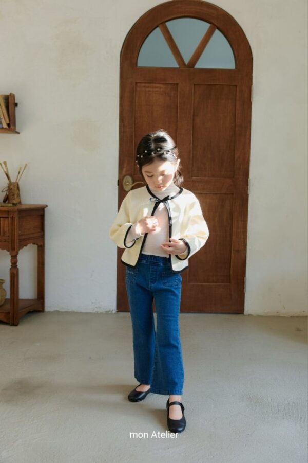 56DB2D02-D9BD-4A8A-B9D9-D6B4C7070080 〖預購〗經典剪影撞色蝴蝶結外套