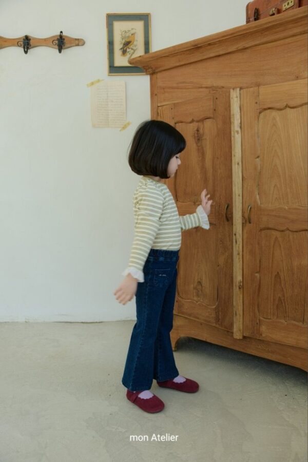 58C9BA51-CB7C-4934-AC86-B52E6ACA0662 〖預購〗蜜糖線條古典上衣