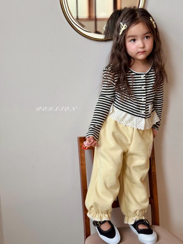 58D20FED-EA2E-4697-AF23-8BD8FE356A78_1_105_c 〖預購〗日常感荷葉邊飾舒柔縮口褲