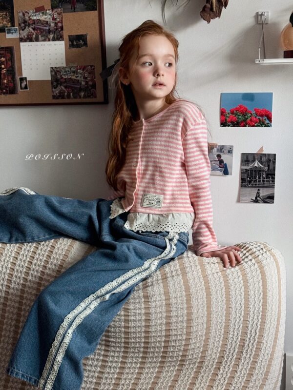 59DAB4CA-8015-40E0-9475-C5B9025C91A6_1_105_c 〖預購〗側邊蕾絲拼接質感休閒長褲