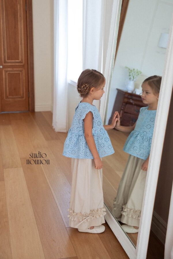 5BBF23A7-5FA4-40DF-94A6-D24097745396_1_105_c 〖預購〗呼吸定格荷葉邊長褲