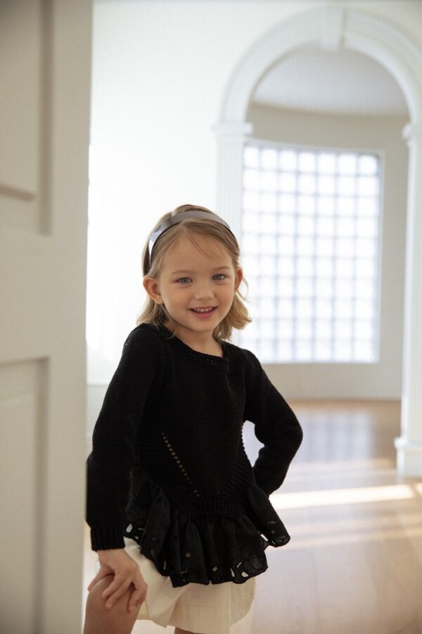 5C829F66-6318-4E6D-8FB5-851B984C476D_1_105_c 〖預購〗倒影幾何鏤空毛衣