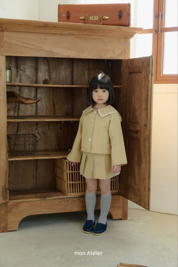 5F8936D6-0FE6-44CB-9FFF-C0B6DB735AAF 〖預購〗蔚藍漫步海軍領質感外套