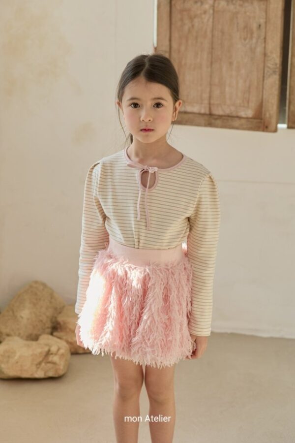 611FBE40-5ED4-4921-98F6-79E577FAB346 〖預購〗繫情蝴蝶結飾條紋質感上衣