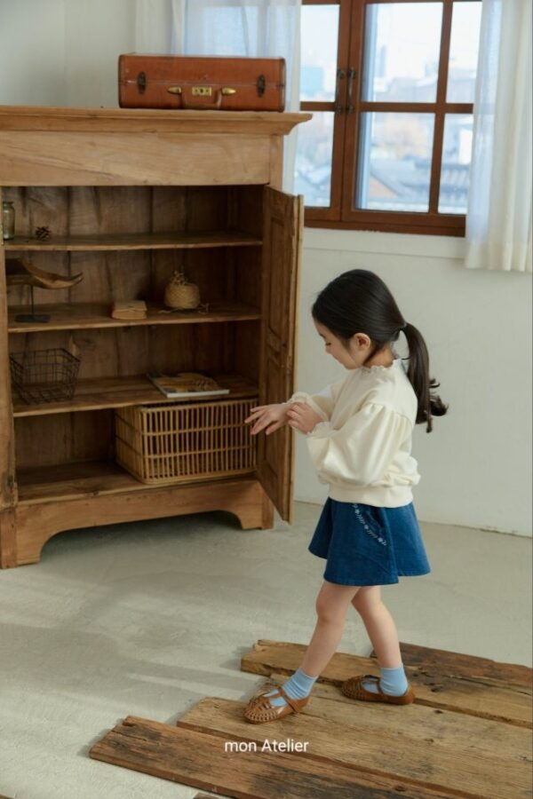 61FA0843-48F8-4BFC-BAF7-C7EC582764B3 〖預購〗傘狀水洗丹寧短褲