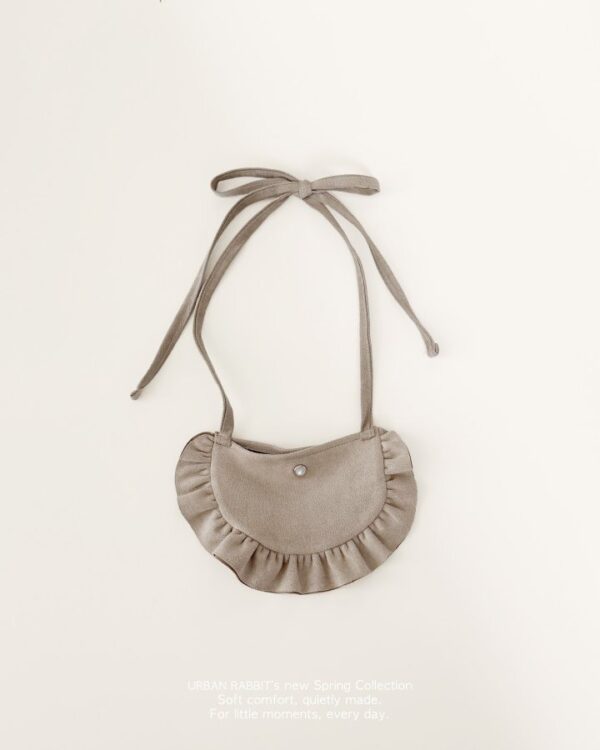 644A1F13-D331-449B-8C8A-A842895BD395 〖預購〗磨砂質感麂皮荷葉半圓腰包