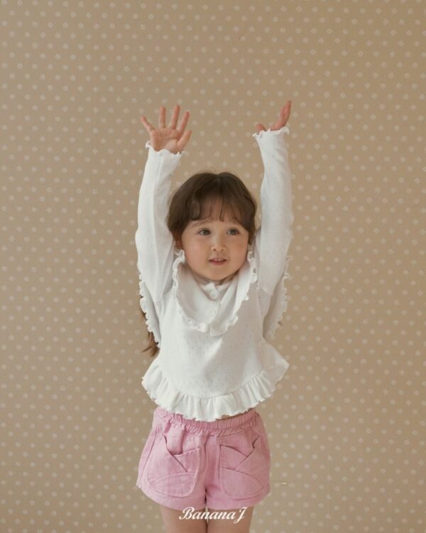 64A73128-236D-423E-AE04-9E7E531099AD 〖預購〗羅倫柔霧感雙層荷葉邊上衣