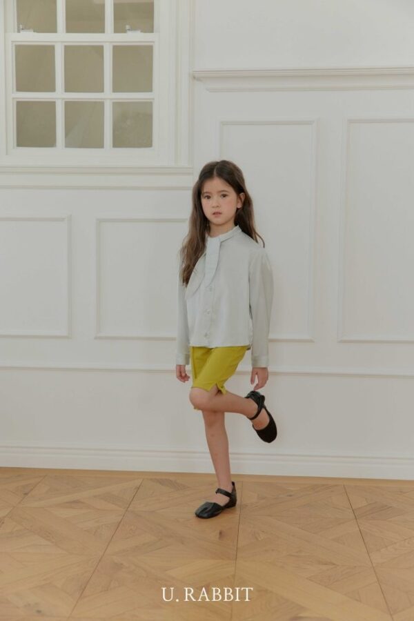 64C27B11-DD95-4BEB-B842-8D2BF0C7DA83 〖預購〗絲滑垂墜領結飄帶感襯衫