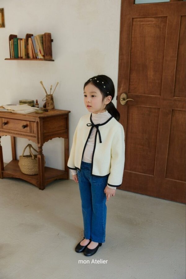 65FDD04D-8409-4C82-BC61-8952B556EEFF 〖預購〗經典剪影撞色蝴蝶結外套