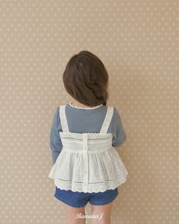 67BE50EA-37D0-4A54-B9AA-B05C72920C84 〖預購〗艾莉亞蕾絲背心