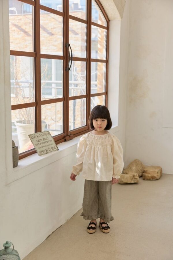 686C7193-01DF-4190-A8DE-59D8AD42CF27 〖預購〗線條律動荷葉邊飾條紋長褲