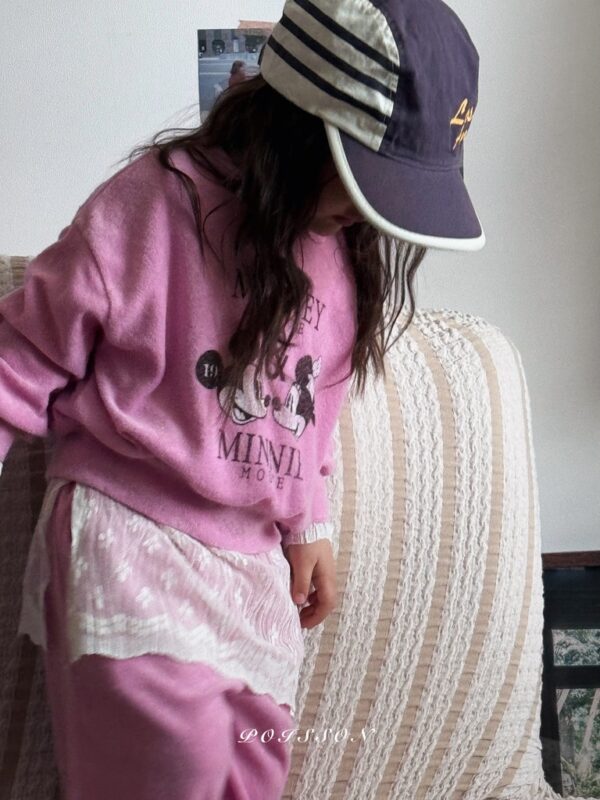 69191DD8-BEE1-42B8-9297-E396D16BD351_1_105_c 〖預購〗長版內搭蕾絲雕花襯衫