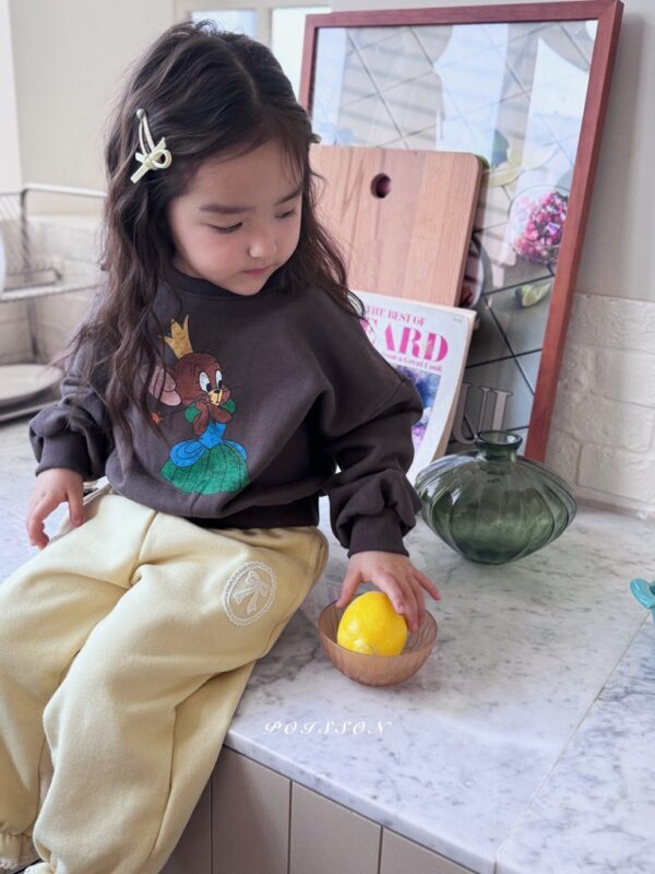 6A735300-2212-4D8A-A639-42DF75FFD23D_1_105_c 〖預購〗Little Jerry 傑利鼠大學T