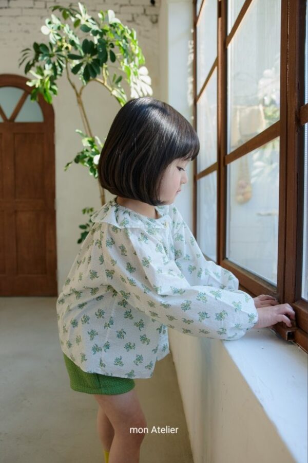 75DF0F12-A936-434D-AC4C-A6DC8BE3527F 〖預購〗花漾盛綻細膩上衣