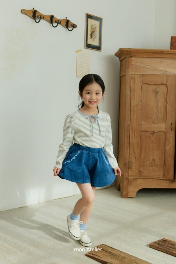 7B7311AC-D84D-4CED-B316-22756C7B9CE3 〖預購〗傘狀水洗丹寧短褲