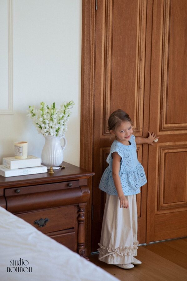 7B93BA34-28E8-4EA0-B5CB-879C529C7411_1_105_c 〖預購〗粼粼氣泡鏤空上衣