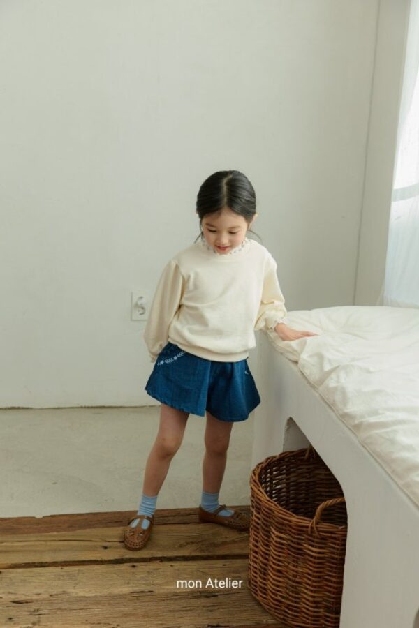 7BF6118C-4EAF-4D47-AFC2-9CBC292C7BDE 〖預購〗氧氣感荷葉層次厚磅衛衣