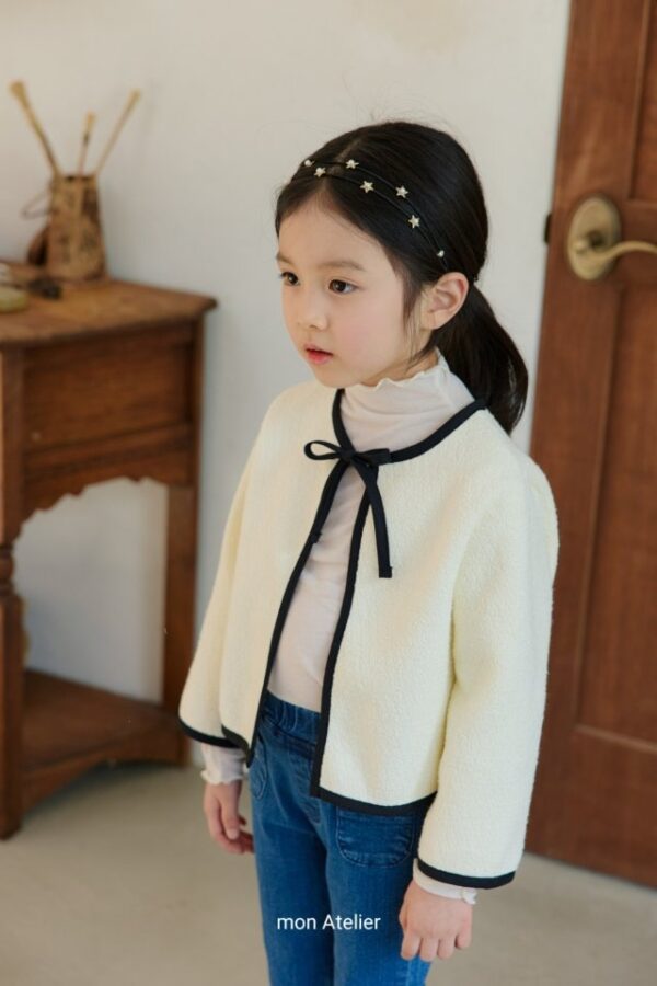 7CEE6F67-E946-49D1-92A7-47EA3EA694EE 〖預購〗經典剪影撞色蝴蝶結外套