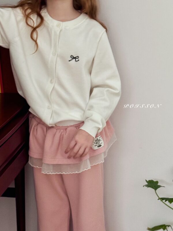 7EF72C3E-6EC1-4DEC-9663-BDE71865AC49_1_105_c 〖預購〗法式蝴蝶結刺繡針織衫