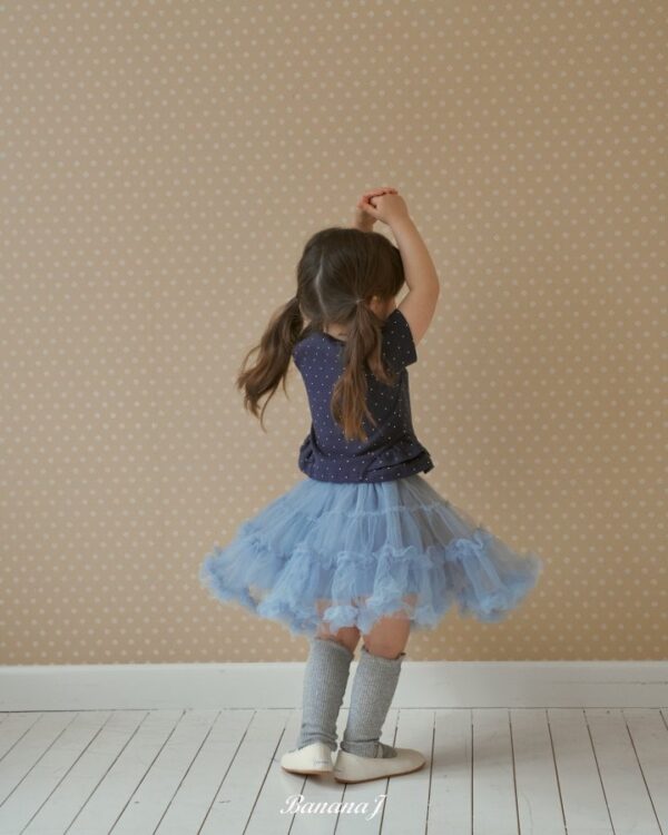 87561B83-C7B2-43E0-A909-ABE7FA4C36CD 〖預購〗Love Me 點點荷葉下擺上衣