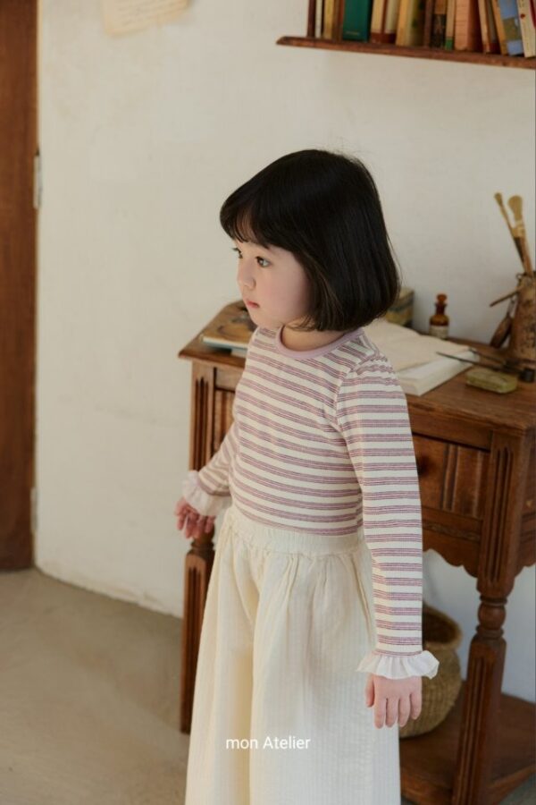 89CB2D1D-4BF0-4593-923A-75C8675F74E5 〖預購〗蜜糖線條古典上衣