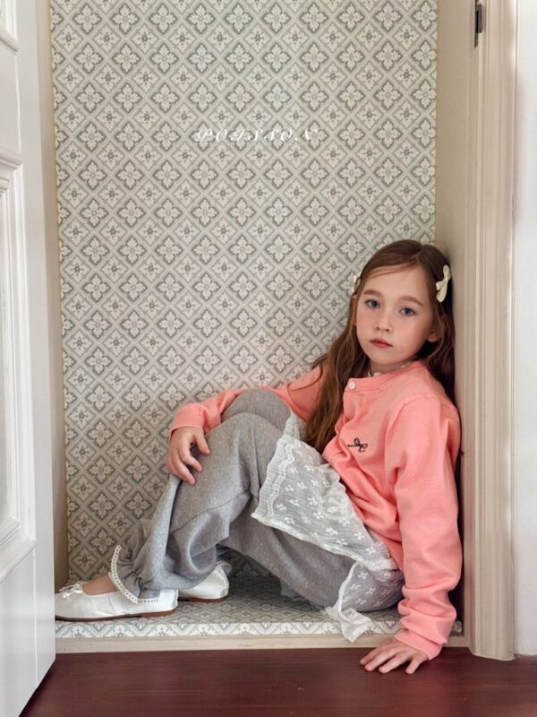 8A4565FB-FF40-4062-A55D-9553432756ED_1_105_c 〖預購〗法式蝴蝶結刺繡針織衫