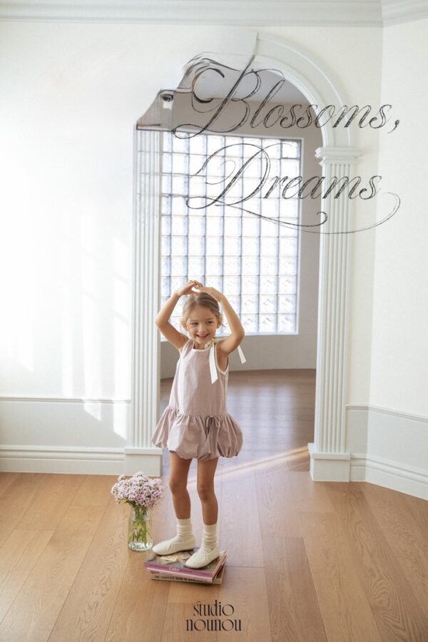 91844E55-A419-4E70-BB53-896803C0F36A_1_105_c 〖預購〗足尖旋轉花苞連身裙