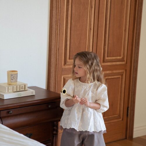 920FBF9B-F53F-4D6A-AE88-2F2C1E66A959_1_105_c 〖預購〗繁花序曲工藝刺繡上衣