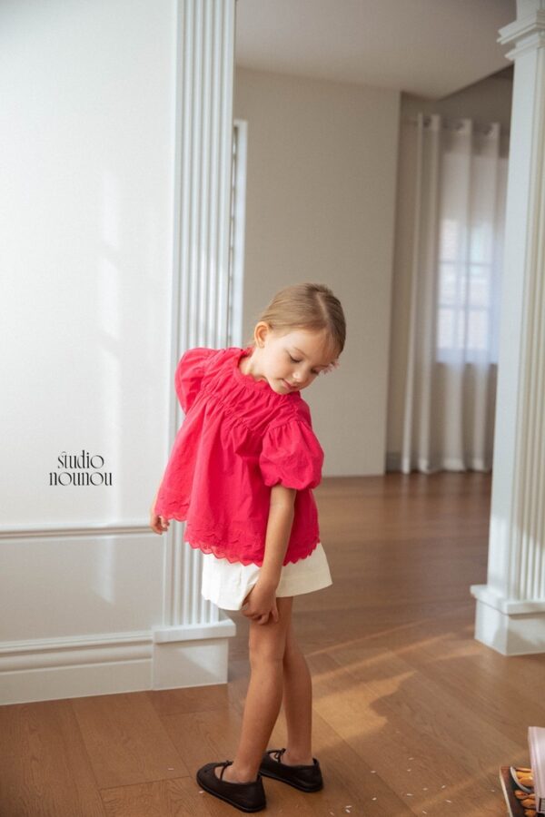 95FDD0D7-5776-497D-8A58-2E3DC640135C_1_105_c 〖預購〗蕾絲微顫花邊上衣