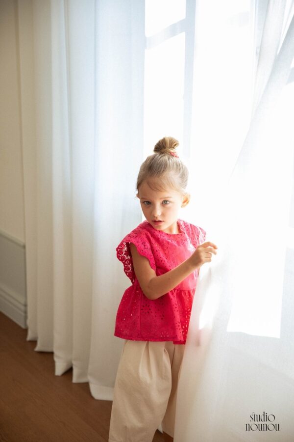 9BCE29F3-1F85-4F04-9878-C8EF8136D426_1_105_c 〖預購〗粼粼氣泡鏤空上衣