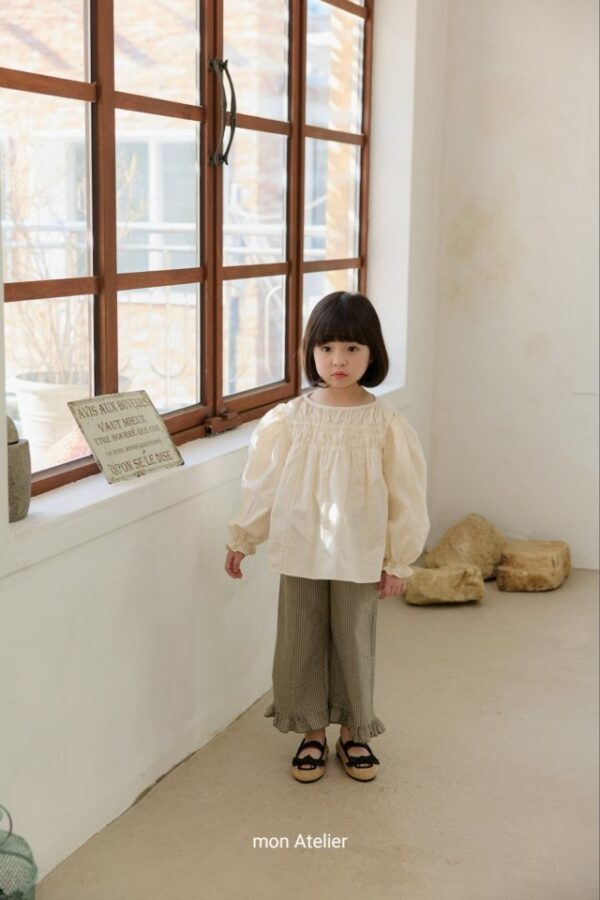 9D04DA50-1A8F-4F8D-B95C-1C3FB51FD385 〖預購〗抽褶雲朵寬鬆剪裁上衣