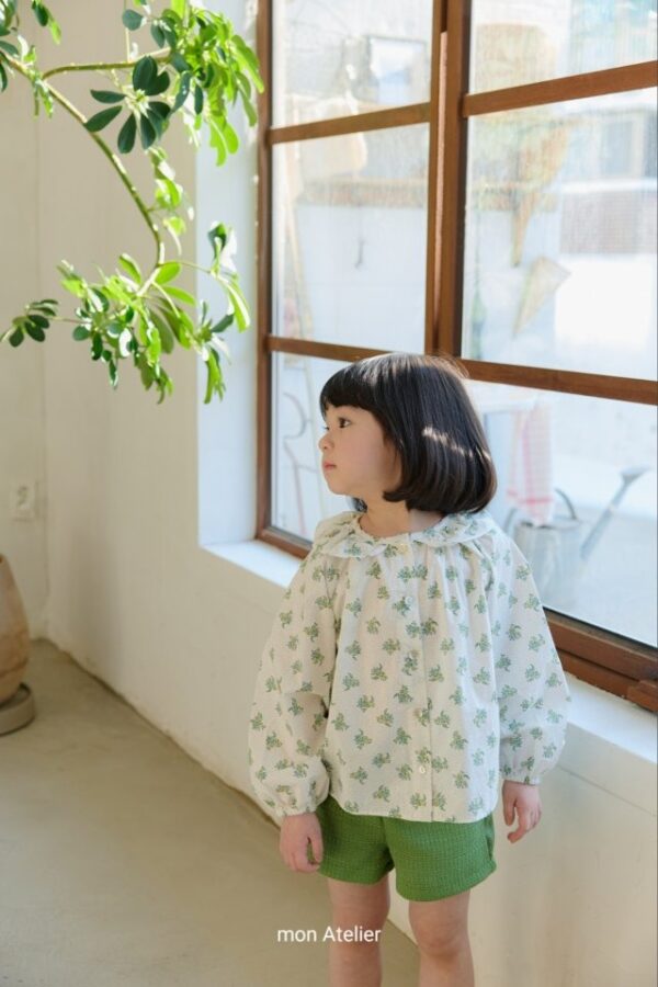 9E53C578-5372-456B-8D18-FBC41D59C65B 〖預購〗花漾盛綻細膩上衣